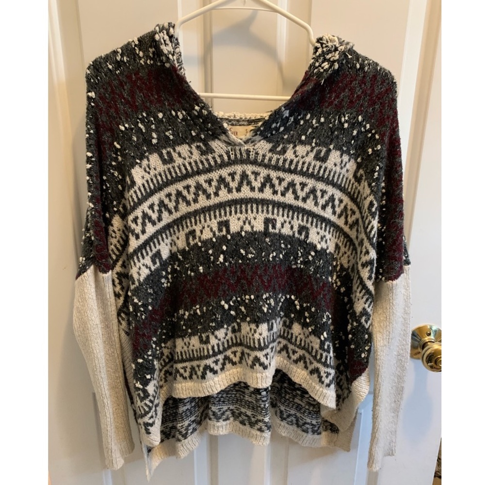 Hollister hooded pullover sweater